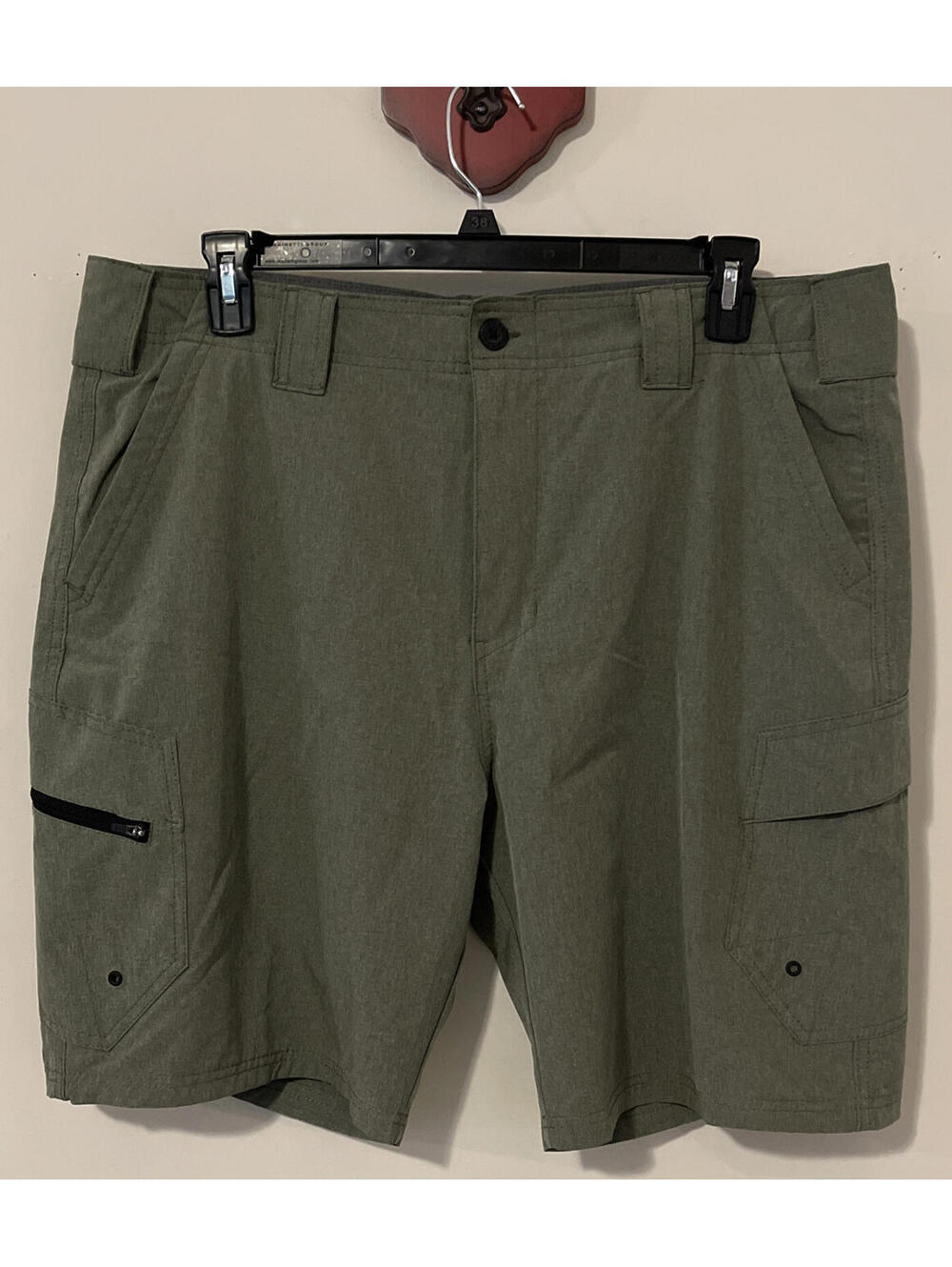 Denali Mens Size 38 Green Cargo Style Zippered Pocket Performance Shorts! A1607